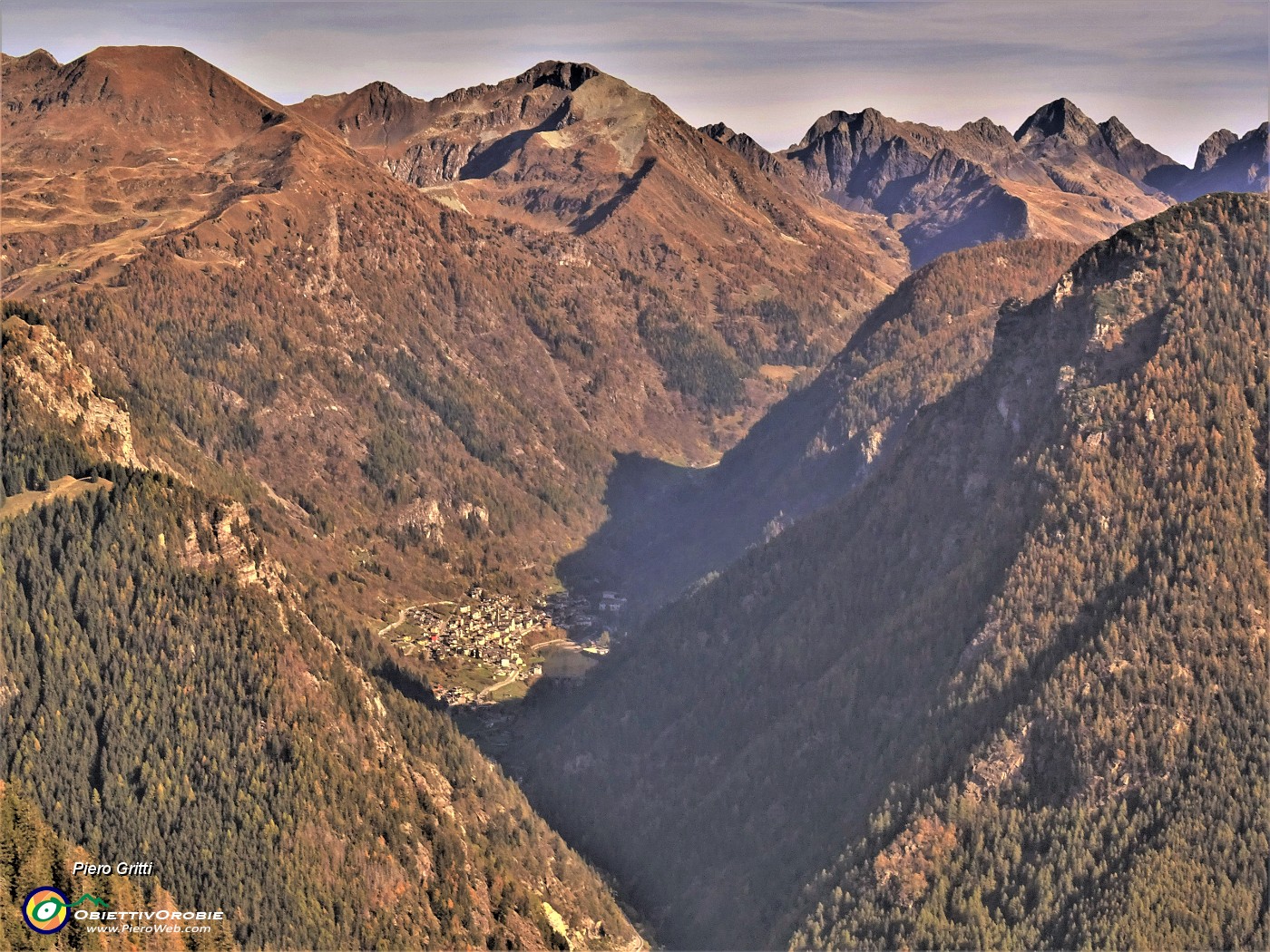 27 Bella vista verso la valle da Carona al Pizzo del Diavolo.JPG